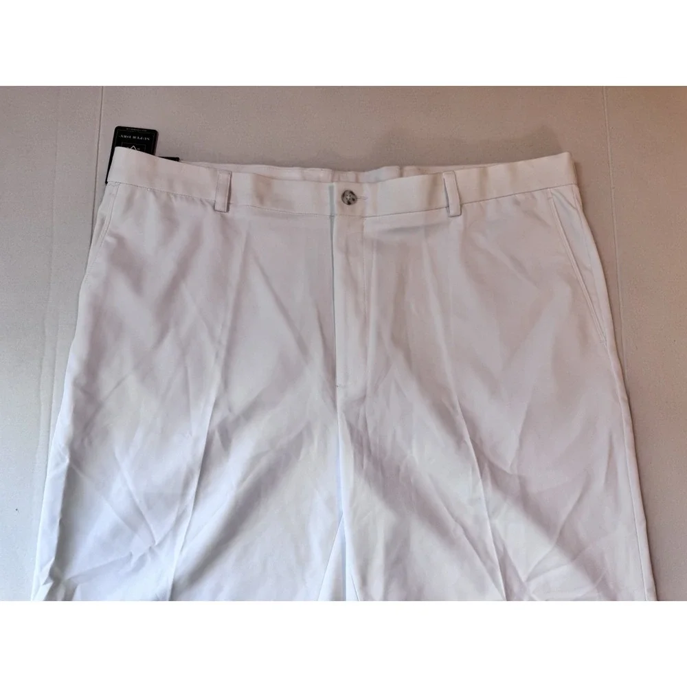 Oxford Men's Golf Shorts  NWT Size 42 White Super Dry  Stretch